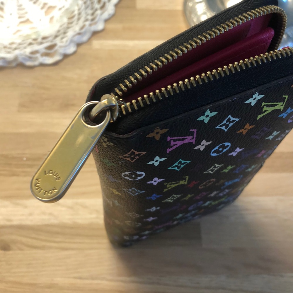 Luis Vuitton wallet